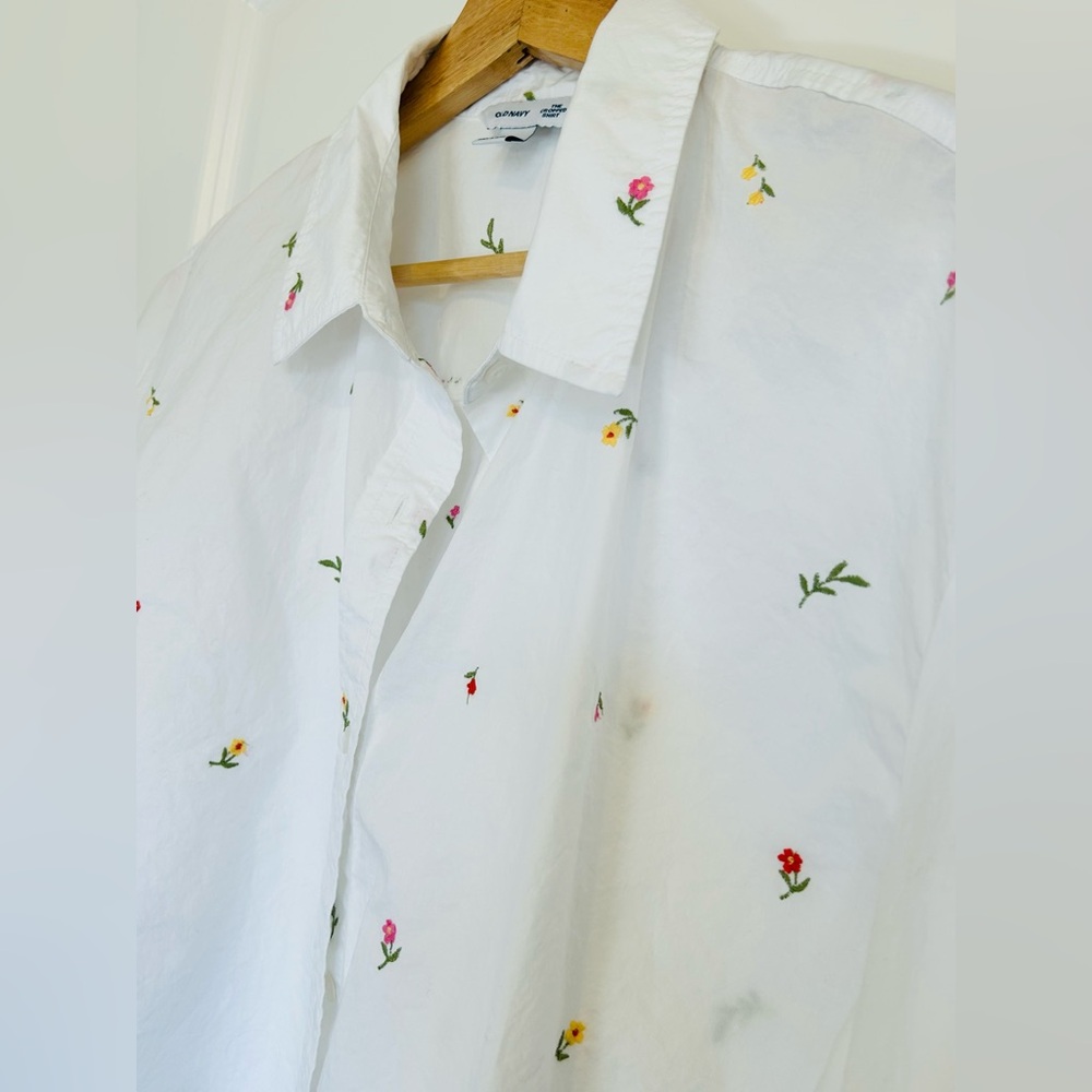 Old Navy white floral embroidered button down crop shirt long sleeve XL